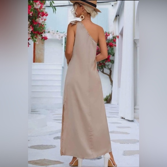 ONE SHOULDER RIBBON MAXI DRESS - Picture 2 of 4